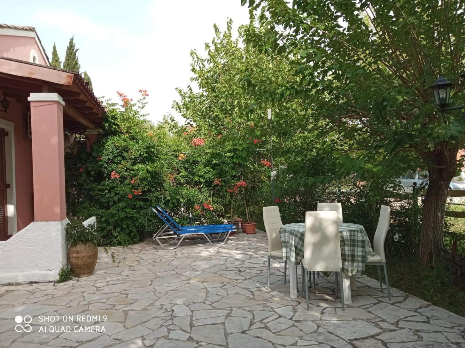 Errika Apartment Ipsos Exterior photo